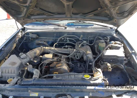 1998 Toyota Tacoma z USA, uszkodzony, nr VIN 4TAVL52N6WZ048248